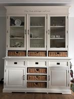 Vitrinekast wit met rieten mandjes, Huis en Inrichting, Ophalen, Gebruikt, Romatisch, 200 cm of meer