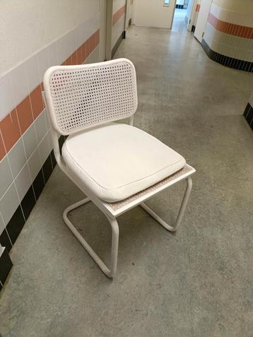Stoel vintage beschikbaar voor biedingen