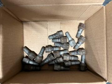 Wielschroeven/bouten/moeren - 18 stuks beschikbaar voor biedingen