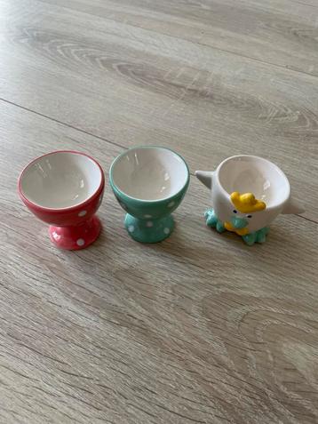 Set van 3 eierdopjes beschikbaar voor biedingen