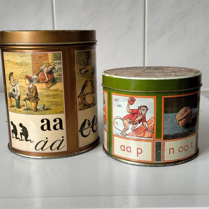 2 Blikje  van Joh van Wulfen Sprekende letterbeelden, Verzamelen, Blikken, Gebruikt, Koek(jes), Ophalen of Verzenden