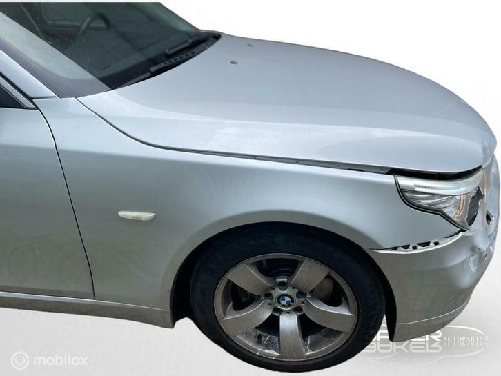 Spatbord rechts grijs 354/7 BMW 5-serie E60 E61 LCI (6-10), Auto-onderdelen, Carrosserie en Plaatwerk, BMW, Gebruikt, Ophalen of Verzenden
