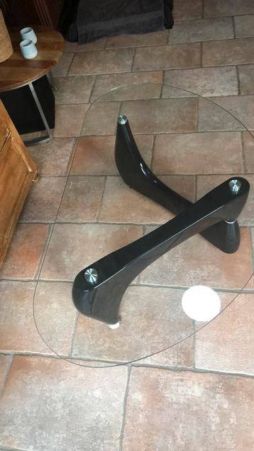 Salontafel ovaal glazen blad zwart onderdtel beschikbaar voor biedingen