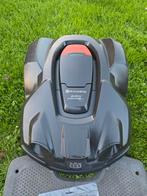 Husqvarna 330X Robotmaaier | 2015 | Goedwerkend incl station, Tuin en Terras, Robotmaaiers, Ophalen, Gebruikt, 330X robotmaaier Husqvarna 3200m2