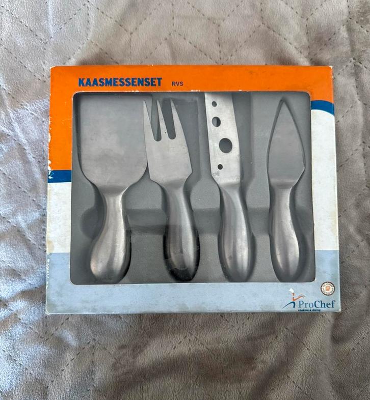 Kaasmes set – 4 stuks RVS, in doos, Huis en Inrichting, Keuken | Bestek, Zo goed als nieuw, Bestekset, Rvs of Chroom, Ophalen of Verzenden
