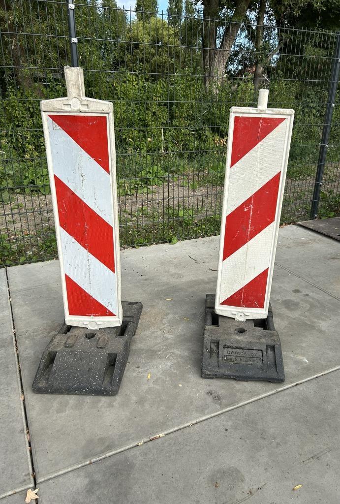 Kunststof geleidebaak/geleidebaken/verkeers schildjes set, Doe-het-zelf en Verbouw, Overige Doe-het-zelf en Verbouw, Gebruikt