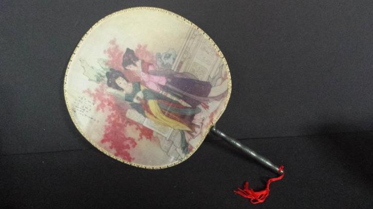 Vintage Japanse HANDWAAIER van dun STOF <> GEISHA’S in Tuin, Antiek en Kunst, Curiosa en Brocante, Ophalen of Verzenden