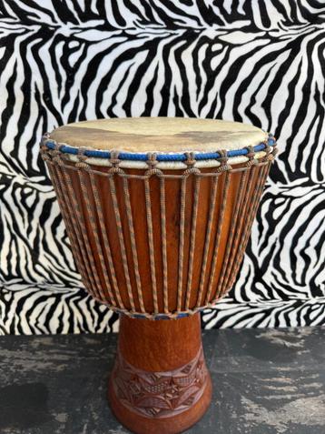 Top kwaliteit Djembe met Hertenvel beschikbaar voor biedingen