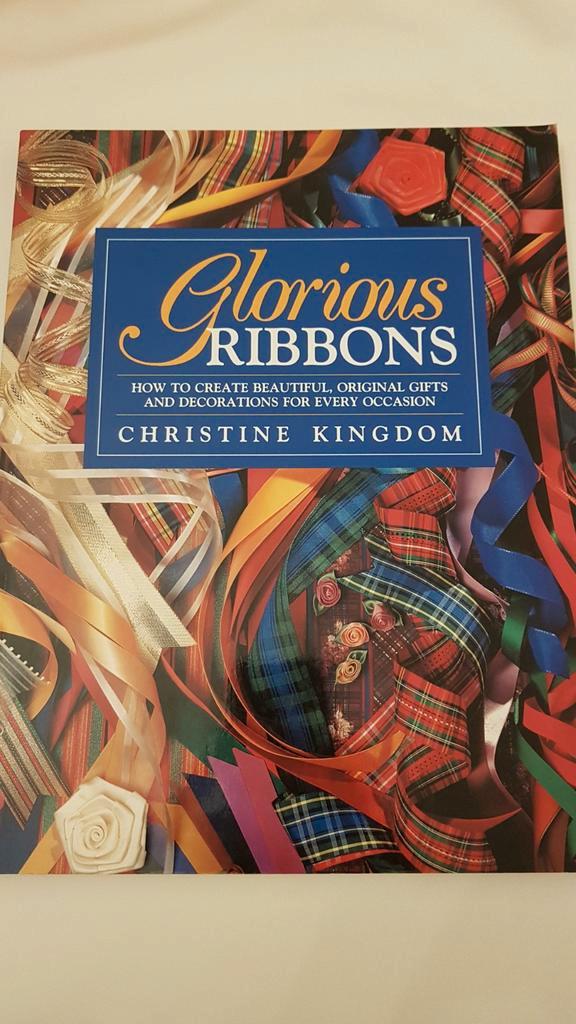 Glorious Ribbons - Christine Kingdom - Boek, Boeken, Hobby en Vrije tijd, Zo goed als nieuw, Scrapbooking en Knutselen, Verzenden