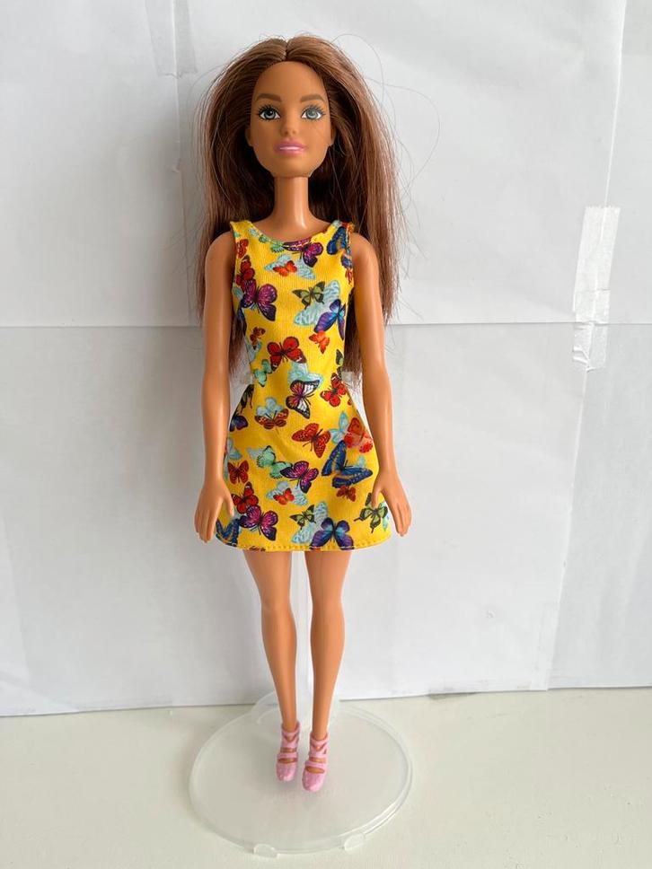 Barbie Brunette - Gele Vlinderjurk, Kinderen en Baby's, Speelgoed | Poppen, Gebruikt, Barbie, Ophalen of Verzenden