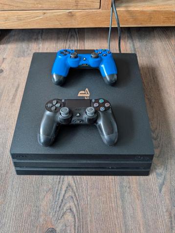 PlayStation 4 Pro met 2 controllers, 1TB opslag beschikbaar voor biedingen