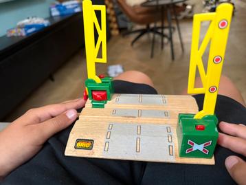 Magnetische spoorwegovergang houten trein 33750 beschikbaar voor biedingen