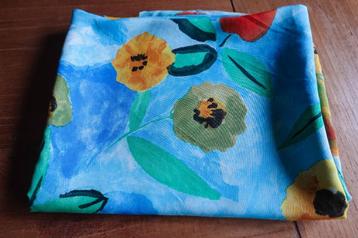 frisse mediterraanse azuurblauwe zomer lap beschikbaar voor biedingen