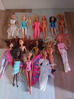 13 stuks barbie met accessoires en handige kist, Kinderen en Baby's, Speelgoed | Poppen, Ophalen of Verzenden, Zo goed als nieuw
