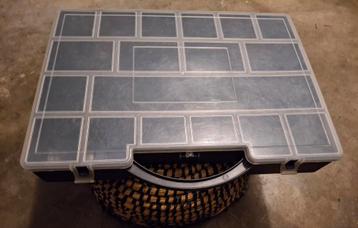 Schroeven sorteerbakkoffer  beschikbaar voor biedingen