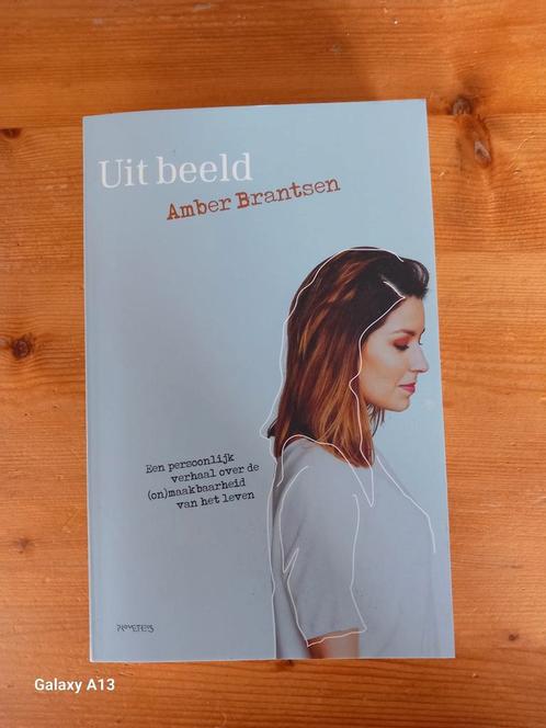 Amber Brantsen - Uit beeld, Boeken, Overige Boeken, Zo goed als nieuw, Ophalen of Verzenden