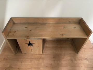 Speeltafel/bureau  beschikbaar voor biedingen