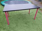 Mooie bureautafel met roze poten, Ophalen