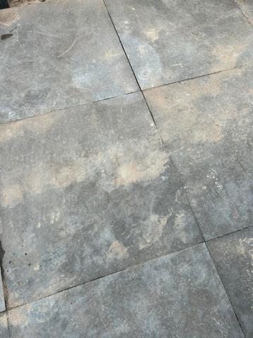 Natuursteen 80 x 80 x 4 beschikbaar voor biedingen