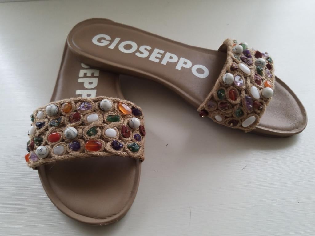 Gioseppo zgan ibiza style steentjes slippers, maat 41, Kleding | Dames, Schoenen, Bruin, Ophalen of Verzenden, Zo goed als nieuw