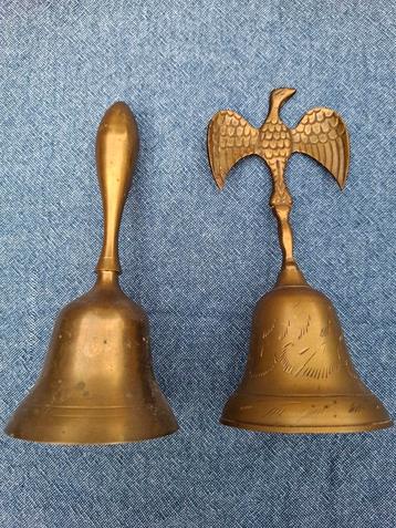 Twee Antieke Bronzen Bellen beschikbaar voor biedingen