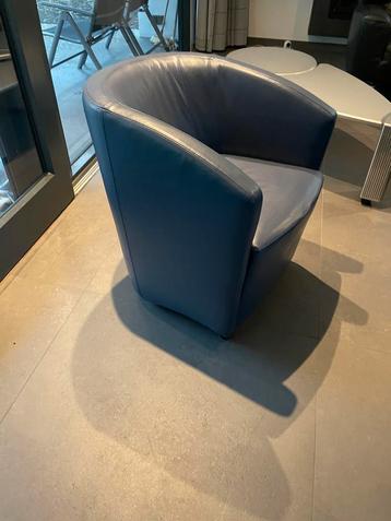 Blauwe fauteuil - Stijlvol en comfortabel beschikbaar voor biedingen