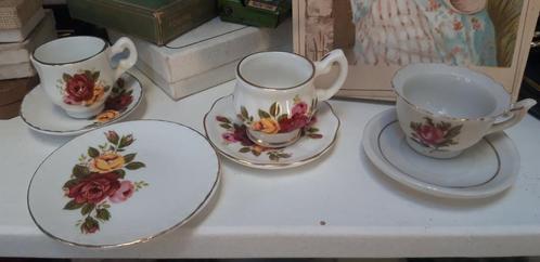 Erg leuke Engelse Vintage mini kop en schotels met rozen, Antiek en Kunst, Antiek | Servies los, Ophalen of Verzenden