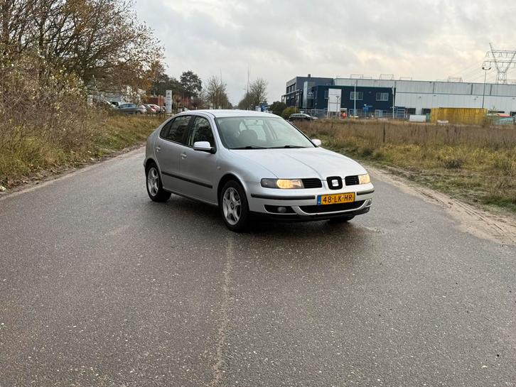 Seat Leon 1.6 16V 77KW 2003 Grijs, Auto's, Seat, Particulier, Leon, ABS, Airconditioning, Bluetooth, Centrale vergrendeling, Cruise Control