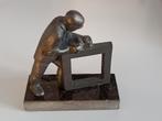 bronzen beeldje Marlies Noordkamp 'de schavende timmerman", Ophalen of Verzenden, Zo goed als nieuw, Mens
