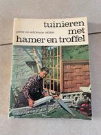 Tuinieren met hamer en troffel, Ophalen of Verzenden, Gelezen, Tuinieren en Tuinplanten
