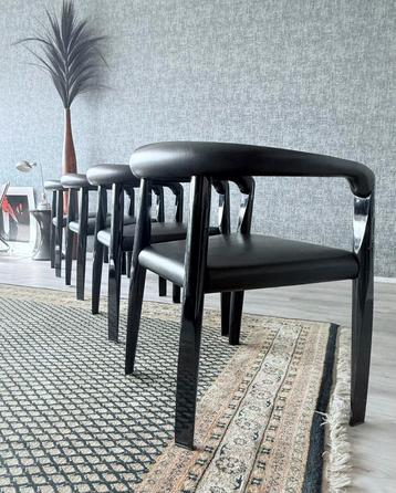 4 Molteni “Miss” Stoelen – Afra & Tobia Scarpa, 1986 beschikbaar voor biedingen