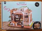 Miniatuur Pet Shop Huisje - DIY Bouwpakket, Hobby en Vrije tijd, Knutselen, Ophalen of Verzenden, Nieuw, Overige typen