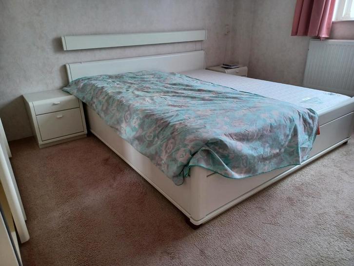 2-persoonsbed 200x180cm+nachtkastjes+lattenbodem, Huis en Inrichting, Slaapkamer | Complete slaapkamers, Gebruikt, Tweepersoons