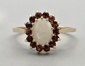 Gouden Vintage ring edelsteen opaal en granaat. 2025/684. beschikbaar voor biedingen