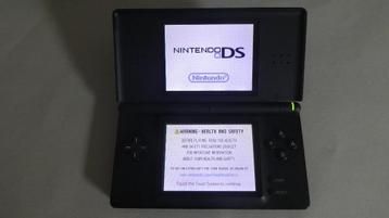 Nintendo DS Lite compleet met adapter en opberghoes beschikbaar voor biedingen
