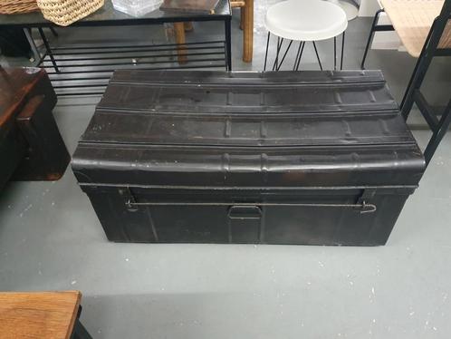 vintage metalen kist koffer, Huis en Inrichting, Woonaccessoires | Kisten, Gebruikt, Minder dan 50 cm, 50 tot 75 cm, 100 tot 150 cm