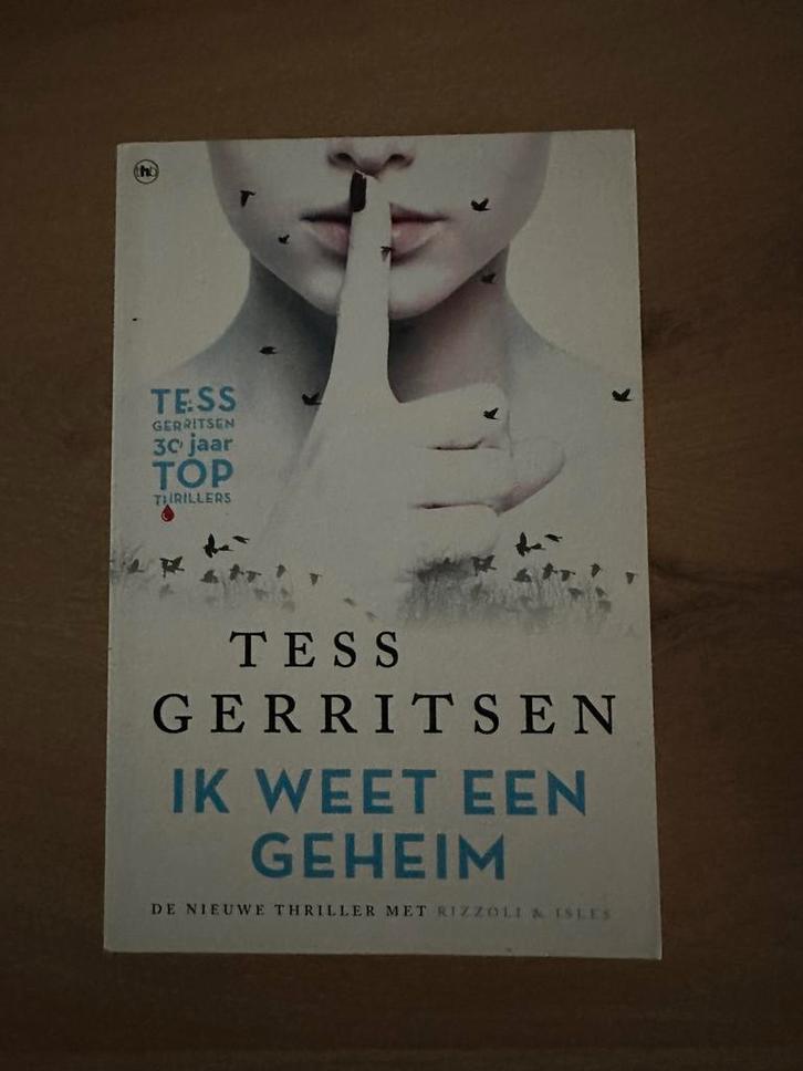 Tess Gerritsen - Ik weet een geheim, Boeken, Thrillers, Zo goed als nieuw, Ophalen of Verzenden