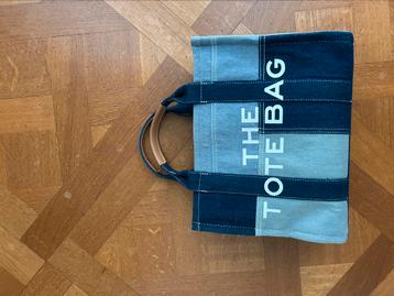 The tote bag beschikbaar voor biedingen