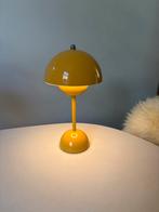 Oplaadbaar lampje geel, Huis en Inrichting, Lampen | Tafellampen, Ophalen, Zo goed als nieuw, Minder dan 50 cm