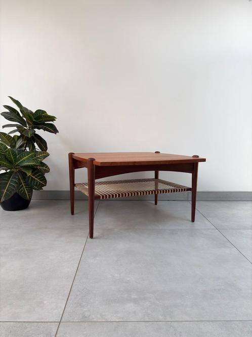 Vintage Salontafel Deens Design met Rieten Lectuurrek, Huis en Inrichting, Tafels | Sidetables, Zo goed als nieuw, 50 tot 75 cm