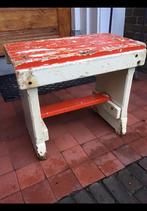 Oud en doorleefd houten krukje kruk geschilderd rood & créme, Ophalen, Hout
