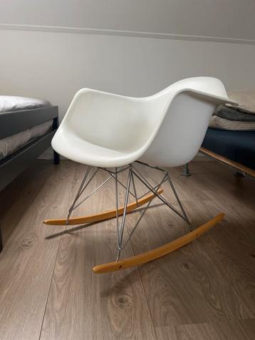 Witte Schommelstoel - Replica Design beschikbaar voor biedingen