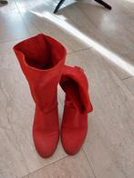 Rode Suède Laarzen met Hak maat 40, Kleding | Dames, Schoenen, Ophalen of Verzenden, Zo goed als nieuw, Rood, Lage of Enkellaarzen