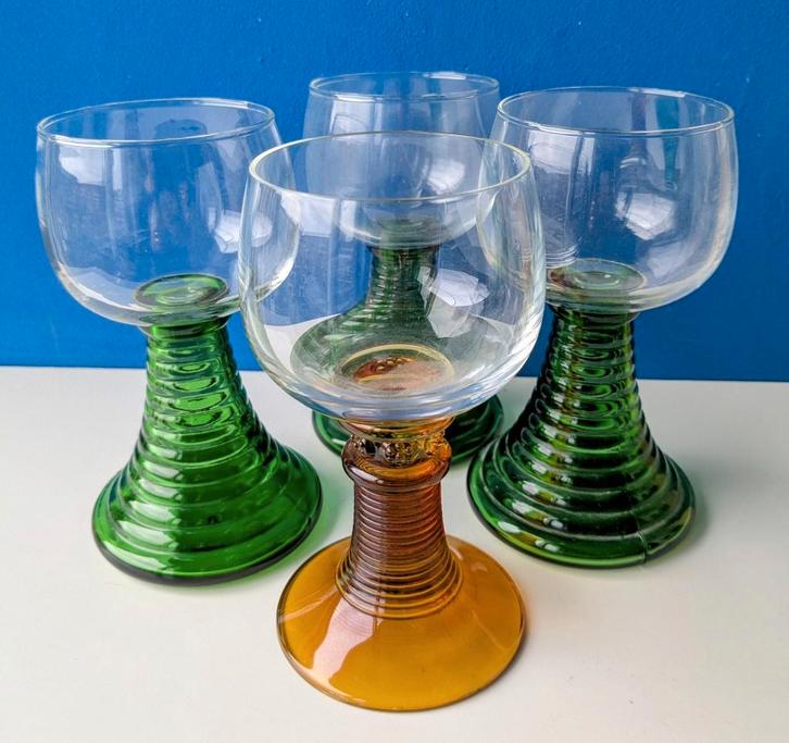 Retro wijnglazen met brede voet, Huis en Inrichting, Keuken | Servies, Gebruikt, Glas of Glazen, Overige stijlen, Glas, Ophalen of Verzenden