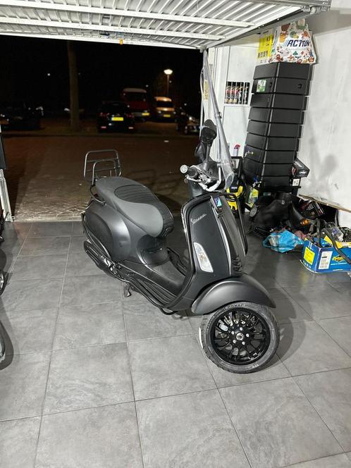 Vespa sprint nero matt, 1e eigenaar, Fietsen en Brommers, Scooters | Vespa, Zo goed als nieuw, Vespa S, Maximaal 45 km/u, Benzine