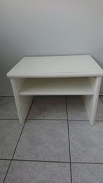 Wit tafeltje met plank. Makkelijk (de) monteerbaar.        o, Kunststof, 100 tot 150 cm, Zo goed als nieuw, Modern