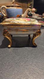 Antieke porseleinen doosje tafeltje vorm, Antiek en Kunst, Antiek | Koper en Brons, Ophalen of Verzenden