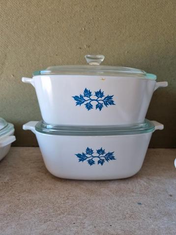 9 x pyrex blue band blue leaf schalen  beschikbaar voor biedingen