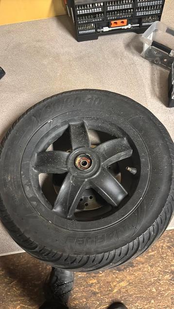 Voorband piaggio zip beschikbaar voor biedingen