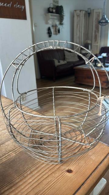 Oid mandje beschikbaar voor biedingen